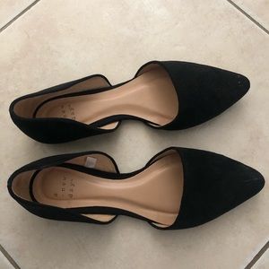 Black pointed toe flats